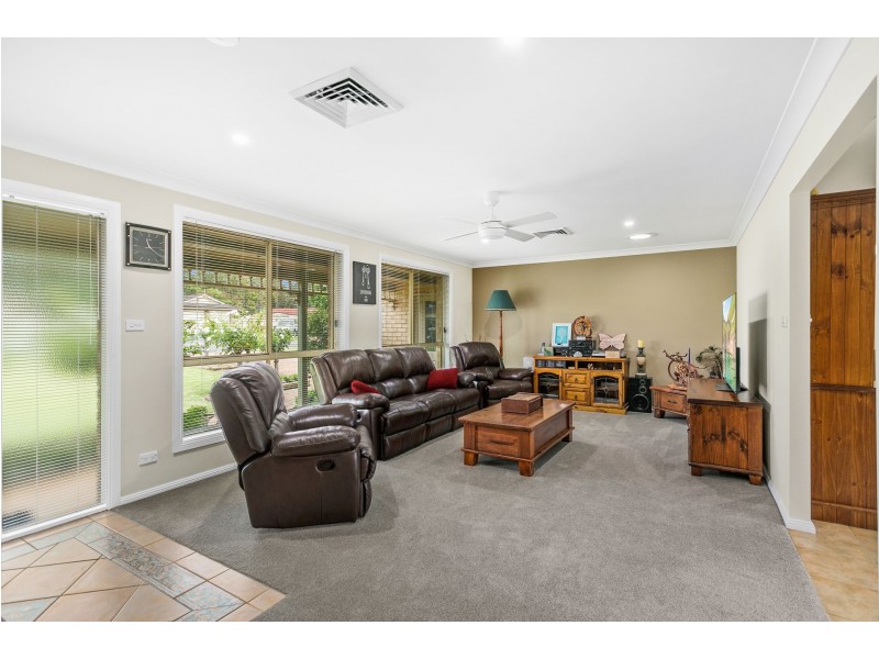 8 Madigan Grove, Thirlmere NSW 2572