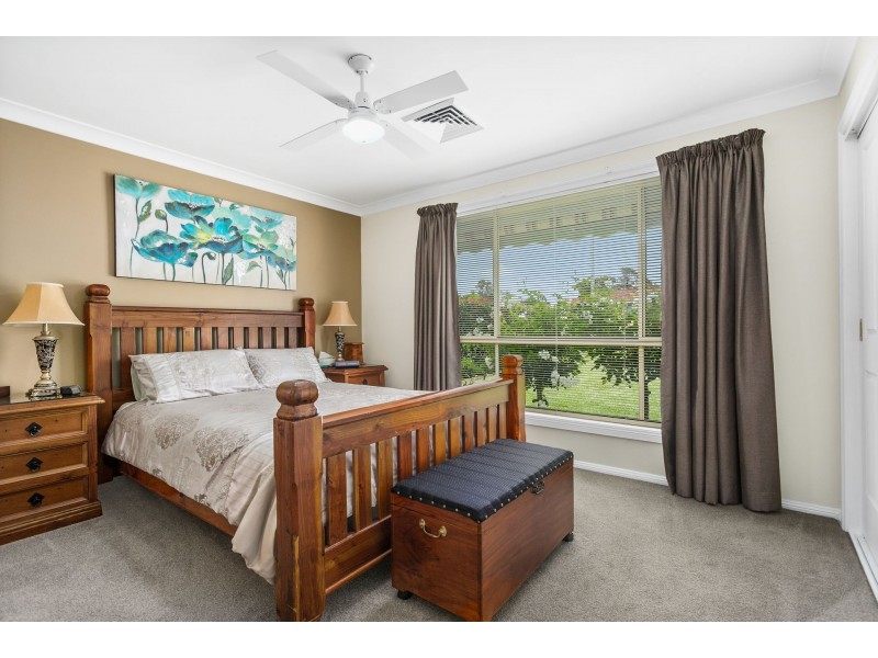 8 Madigan Grove, Thirlmere NSW 2572