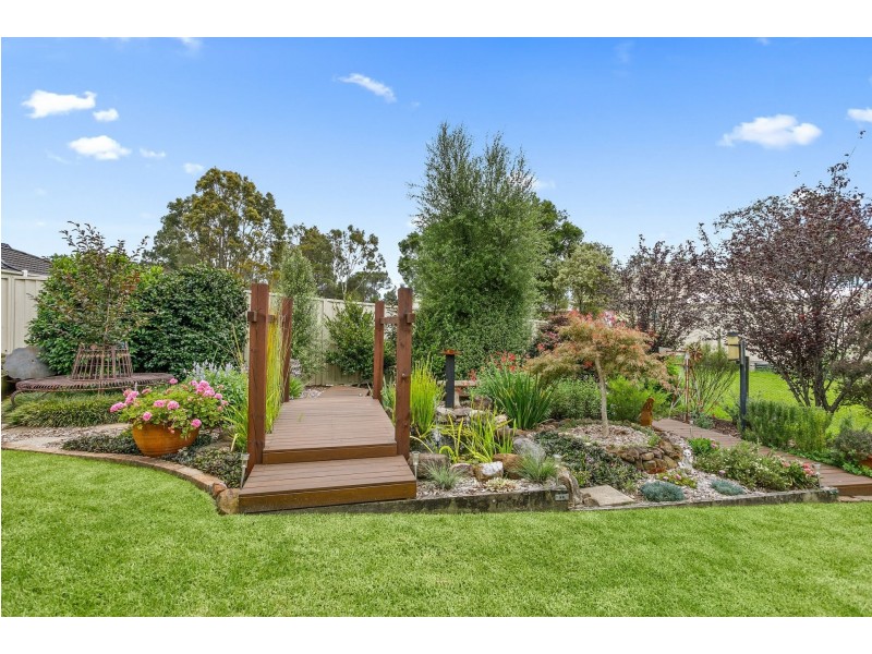 8 Madigan Grove, Thirlmere NSW 2572