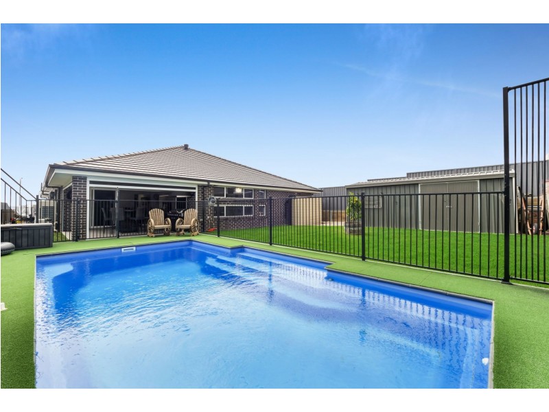 12 Highland Crescent, Thirlmere NSW 2572