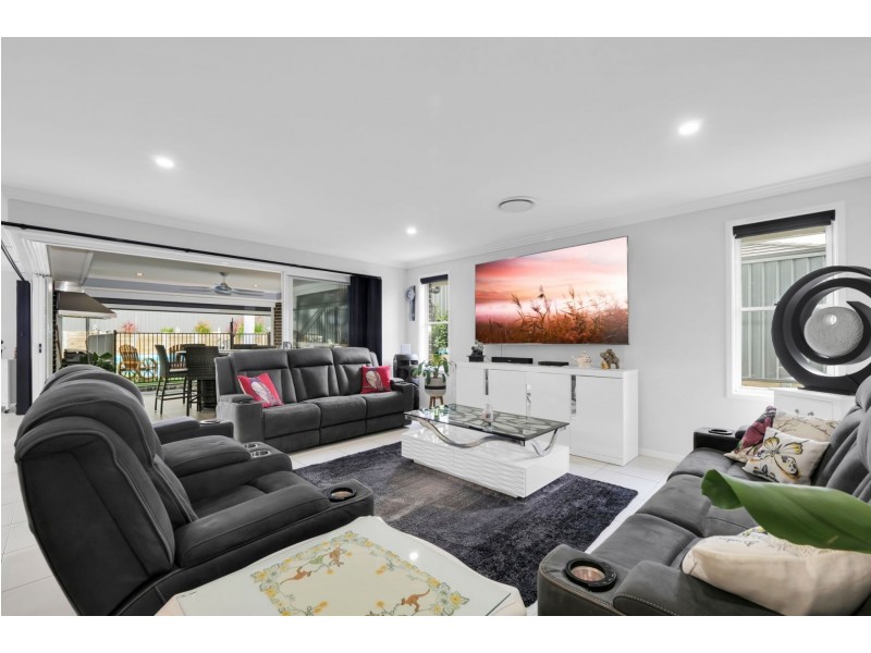 12 Highland Crescent, Thirlmere NSW 2572