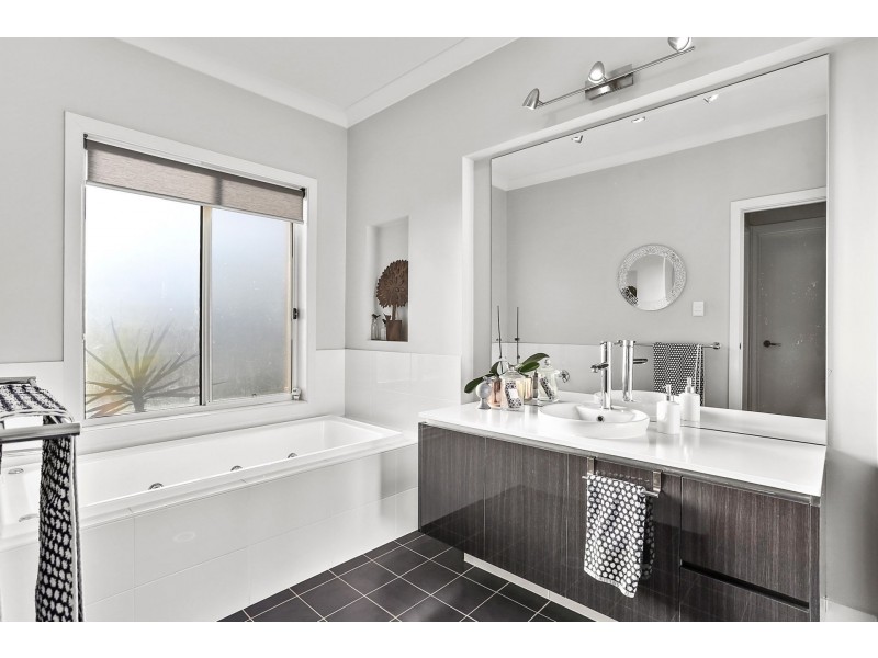 15 Fairway Drive, Wilton NSW 2571