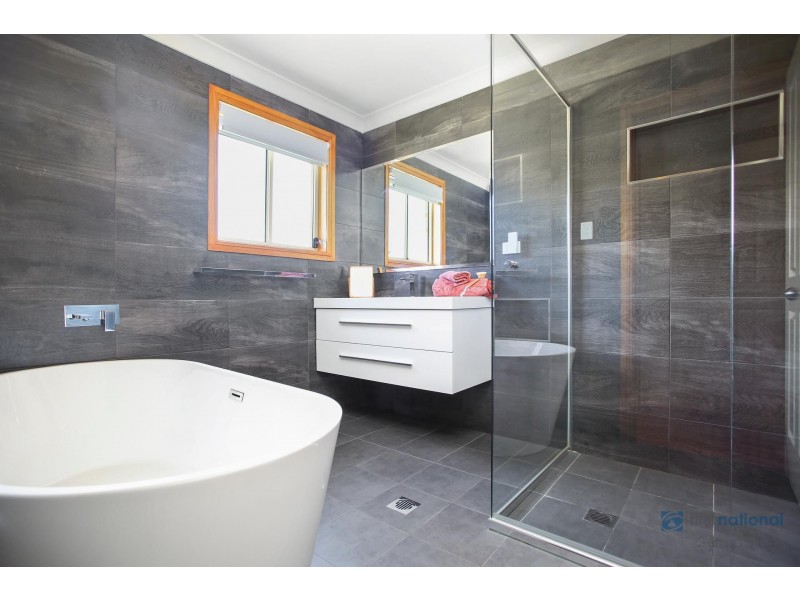 70 Myrtle Creek Avenue, Tahmoor NSW 2573