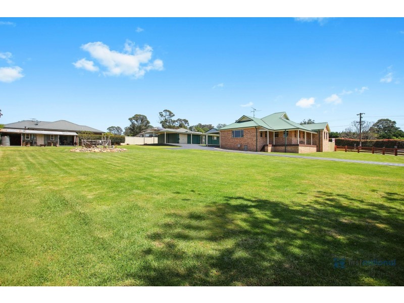 70 Myrtle Creek Avenue, Tahmoor NSW 2573