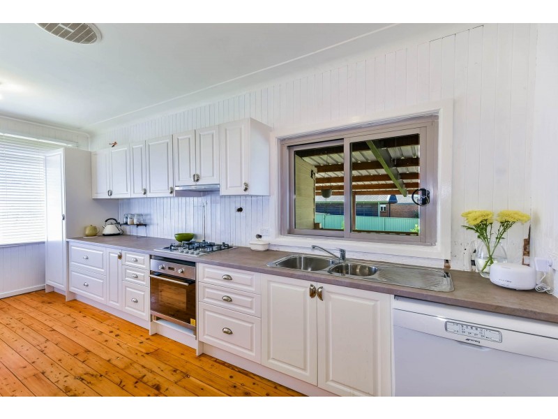 9 Remembrance Drive, Tahmoor NSW 2573