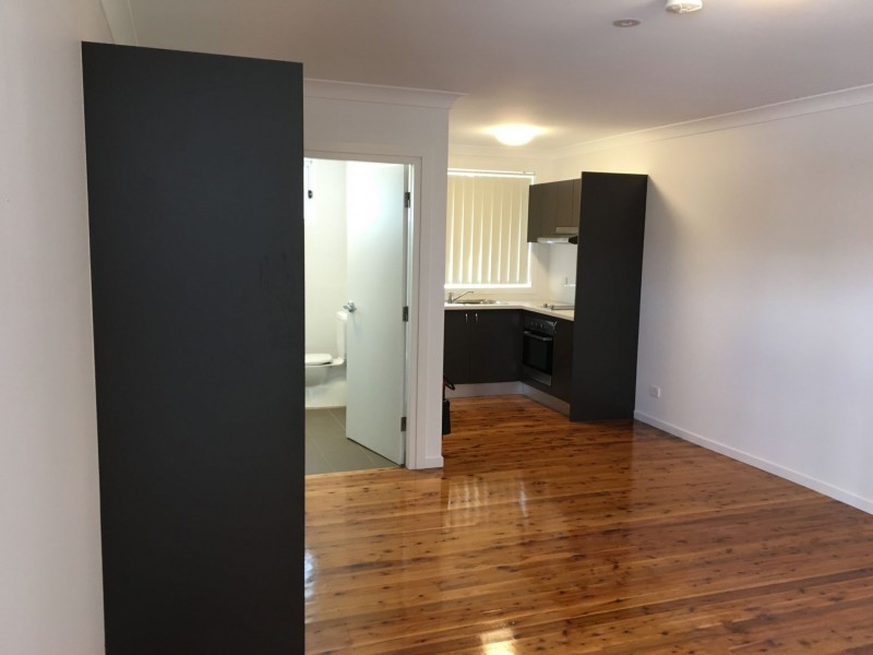 4/10 Menangle Street, Picton NSW 2571