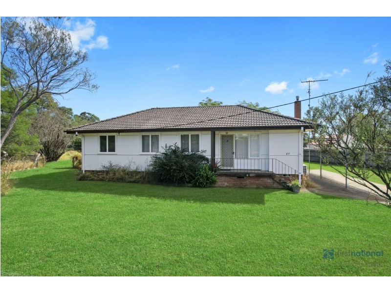 27 Barbour Rd, Thirlmere NSW 2572