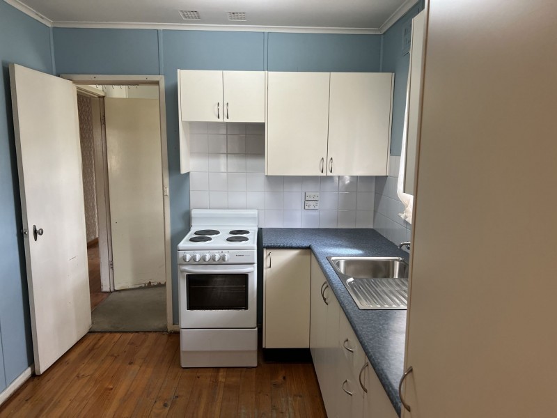 27 Barbour Rd, Thirlmere NSW 2572