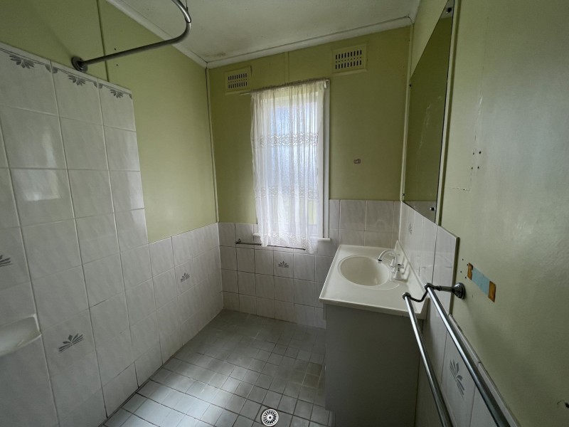 27 Barbour Rd, Thirlmere NSW 2572