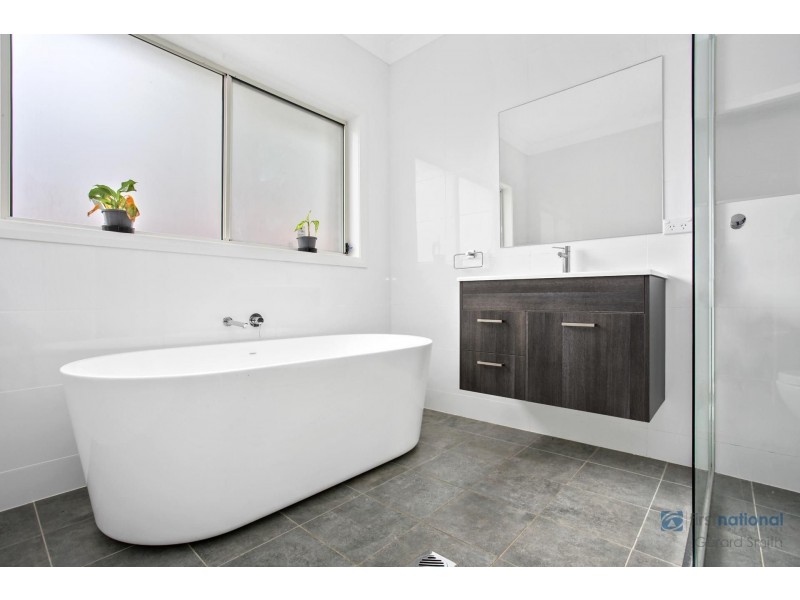 250 Oaks Rd, Thirlmere NSW 2572