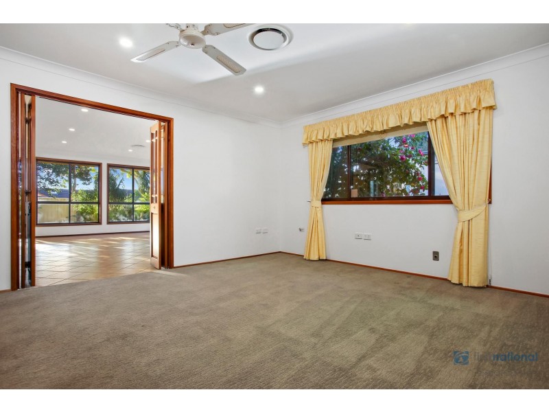 1 Cashmere Dr, Elderslie NSW 2570