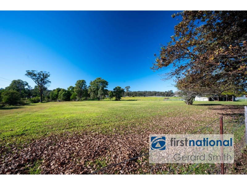 76 Nixon Rd, Thirlmere NSW 2572