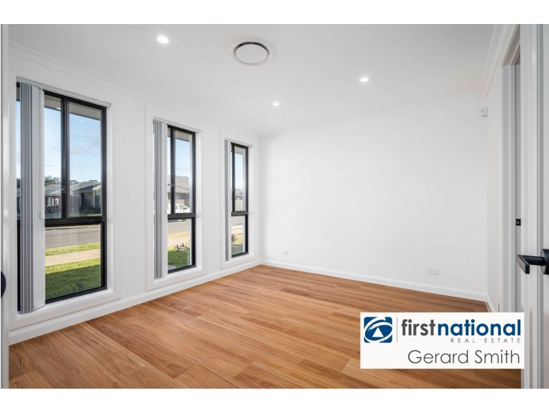 14 Macquarie Pl, Tahmoor NSW 2573