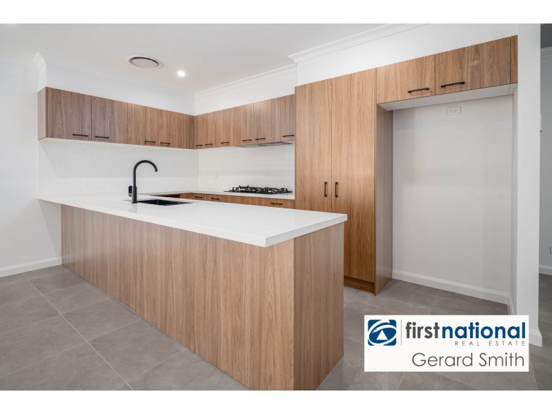14 Macquarie Pl, Tahmoor NSW 2573