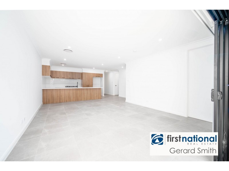 14 Macquarie Pl, Tahmoor NSW 2573