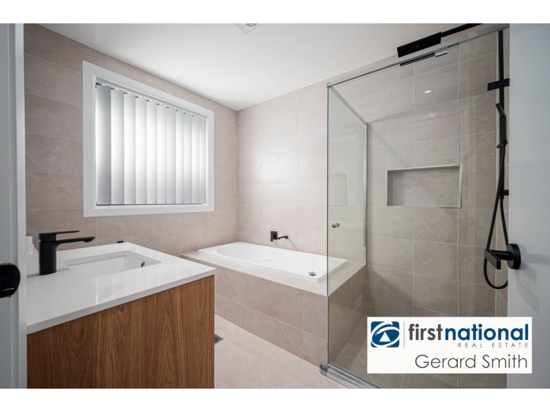 14 Macquarie Pl, Tahmoor NSW 2573