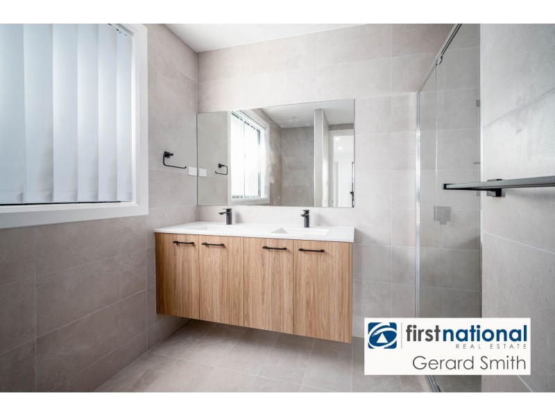 14 Macquarie Pl, Tahmoor NSW 2573