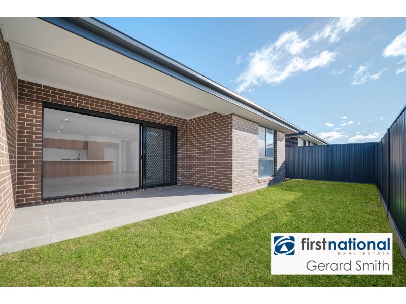 14 Macquarie Pl, Tahmoor NSW 2573