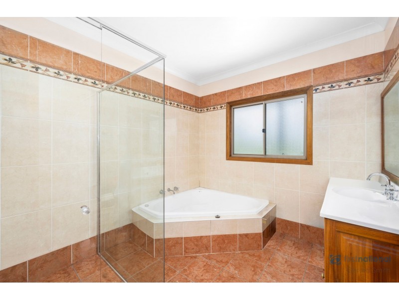 11 Myrtle Creek Avenue, Tahmoor NSW 2573