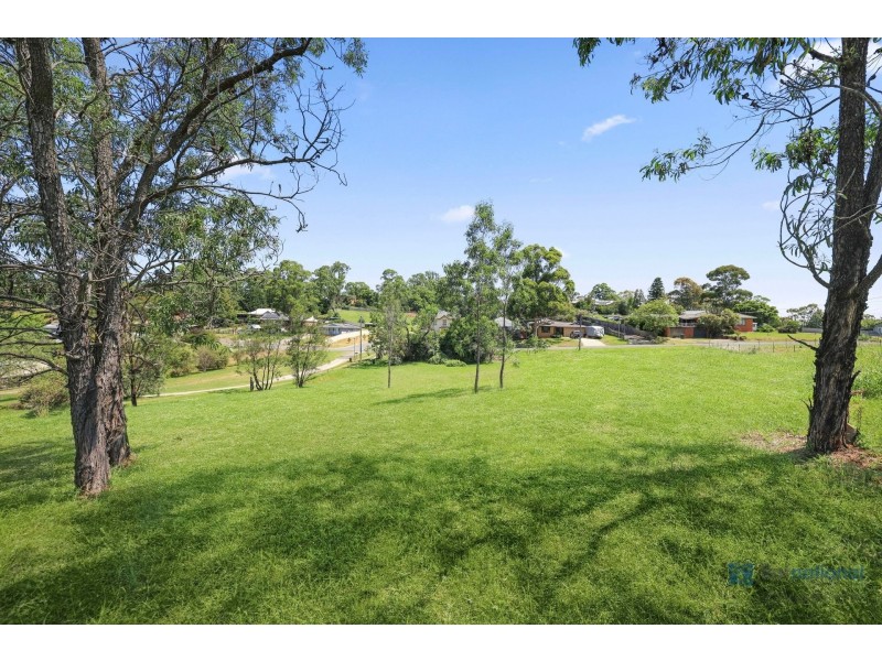 11 Myrtle Creek Avenue, Tahmoor NSW 2573