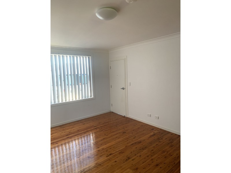 4/10 Menangle Street, Picton NSW 2571