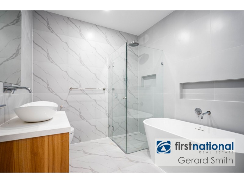 32 Saddlers Cl, Tahmoor NSW 2573