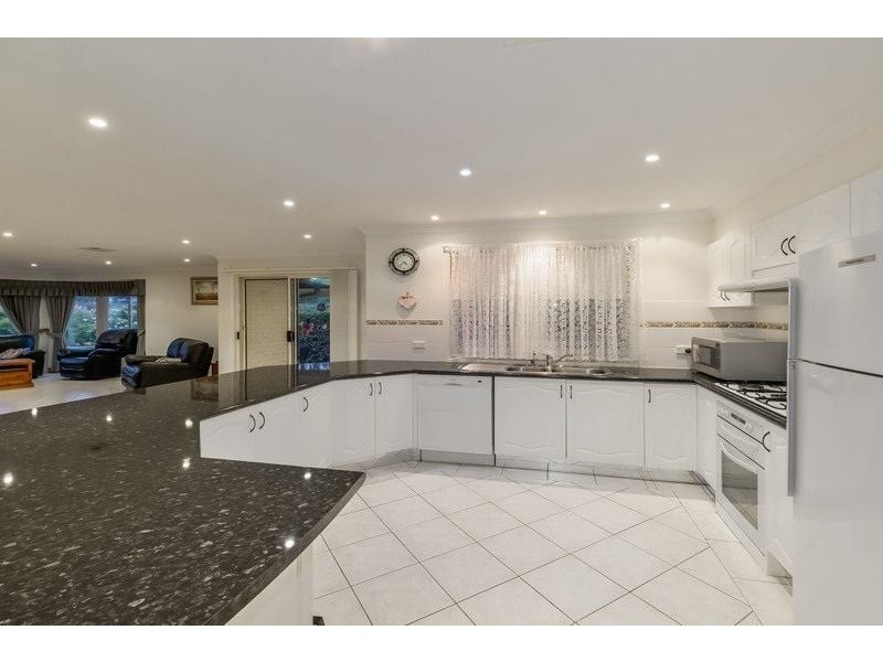 10 Emmett St, Tahmoor NSW 2573