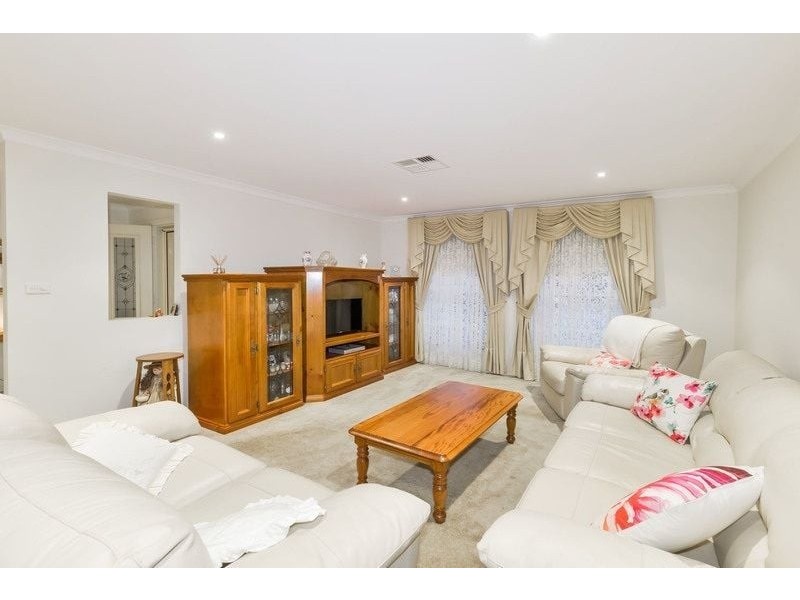 10 Emmett St, Tahmoor NSW 2573