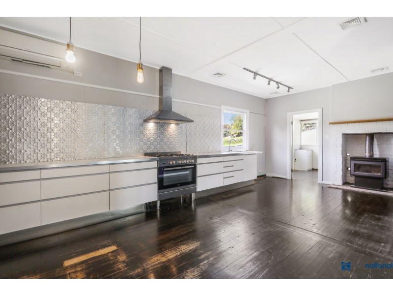 25 Coull St, Picton NSW 2571