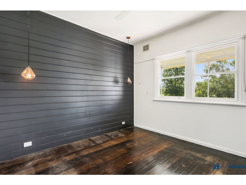 25 Coull St, Picton NSW 2571