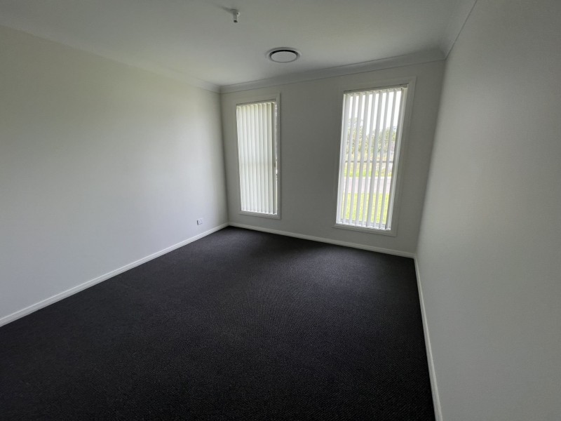18 Kurrajong Cres, Tahmoor NSW 2573