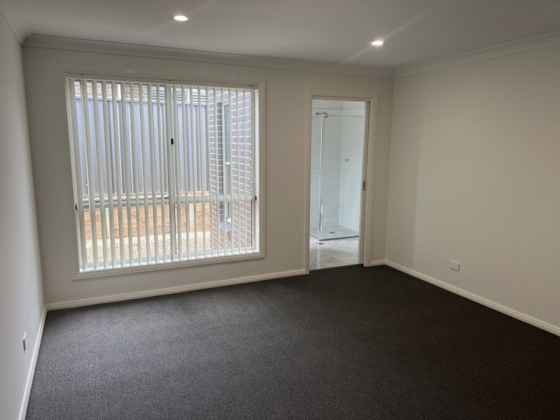 18 Kurrajong Cres, Tahmoor NSW 2573