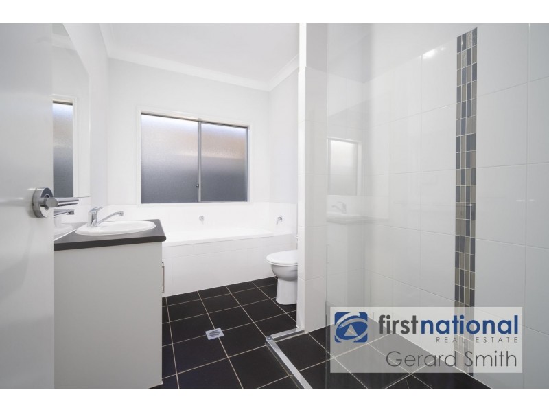 10 Oates Street, Spring Farm NSW 2570