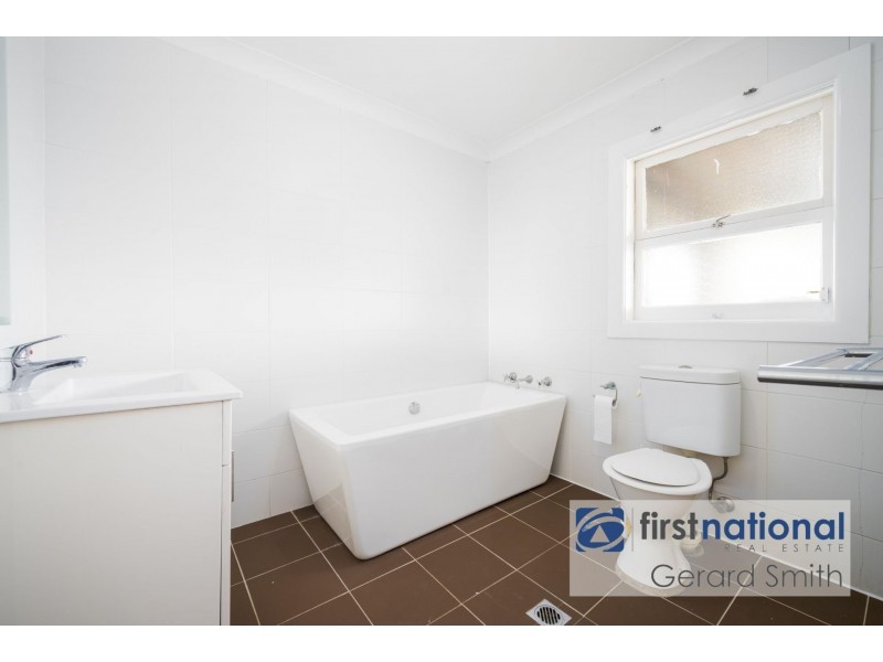 15 Cowper St, Picton NSW 2571