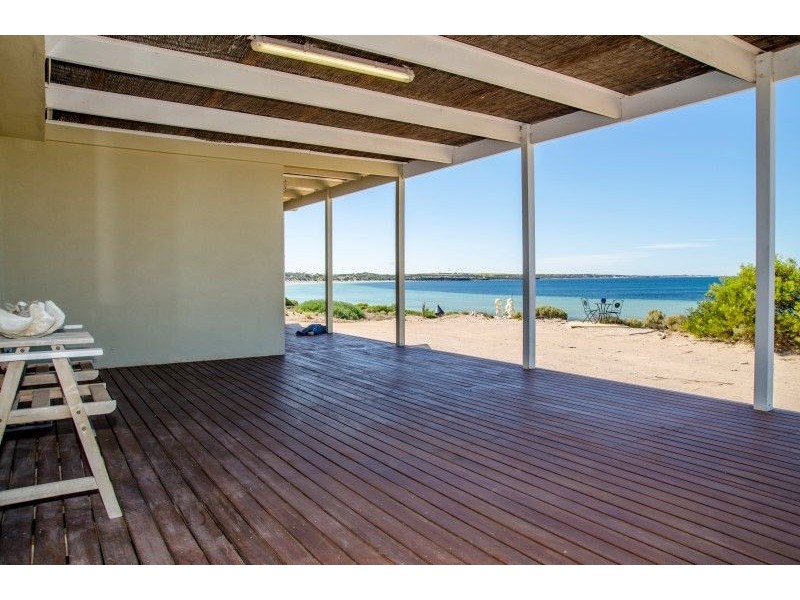 38031 C Flinders Highway via Ceduna, Laura Bay SA 5680