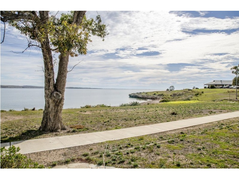 2 Williams Crescent, Streaky Bay SA 5680