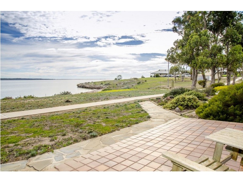 2 Williams Crescent, Streaky Bay SA 5680