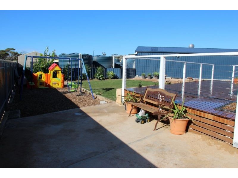 8 Johnson Street, Streaky Bay SA 5680