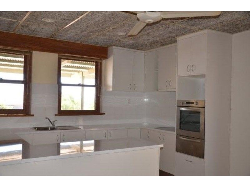 24 Wells St, Streaky Bay SA 5680