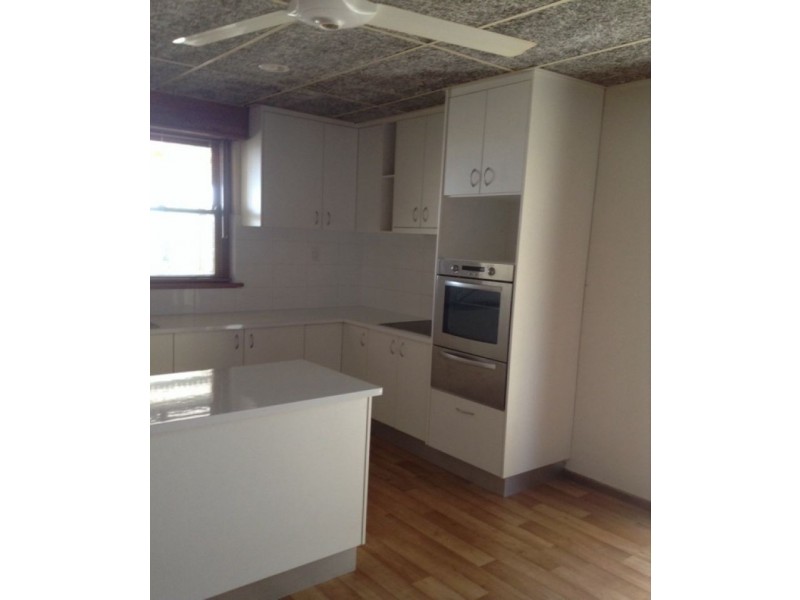 24 Wells St, Streaky Bay SA 5680