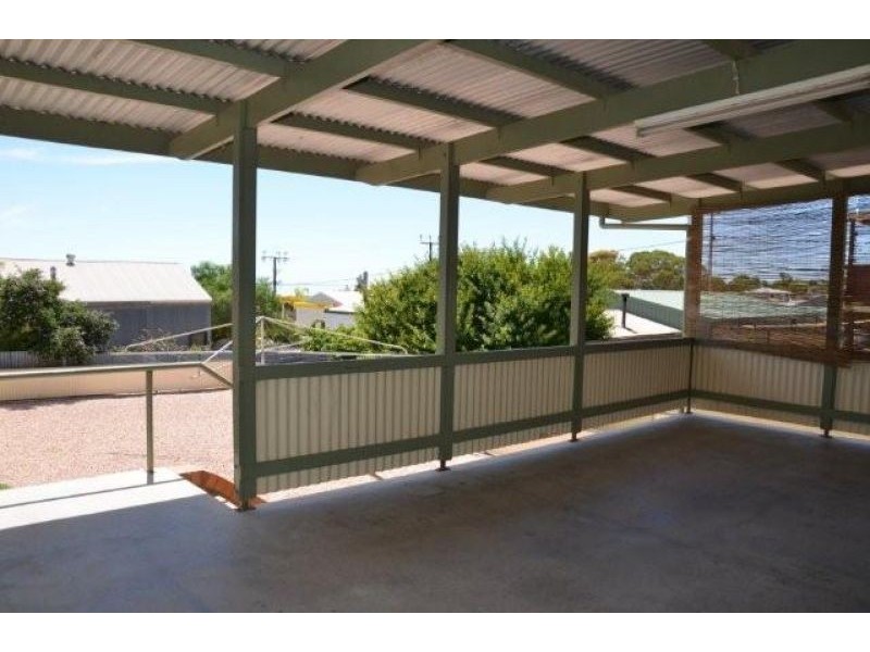 24 Wells St, Streaky Bay SA 5680