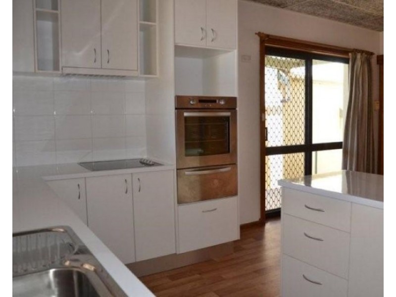 24 Wells Street, Streaky Bay SA 5680