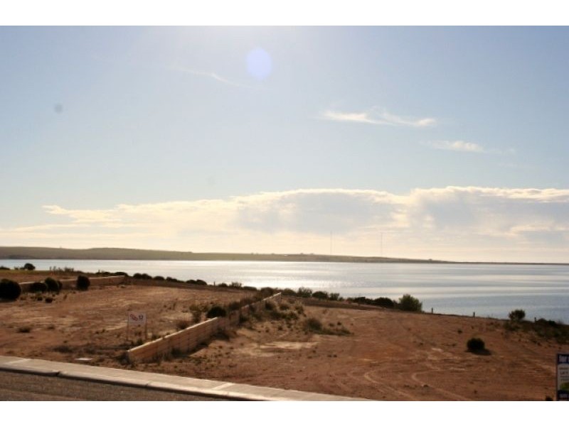 38 Flinders Drive, Streaky Bay SA 5680