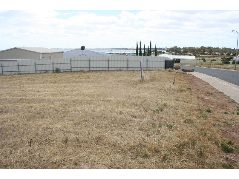 8 Herbert Edwards Drive, Streaky Bay SA 5680