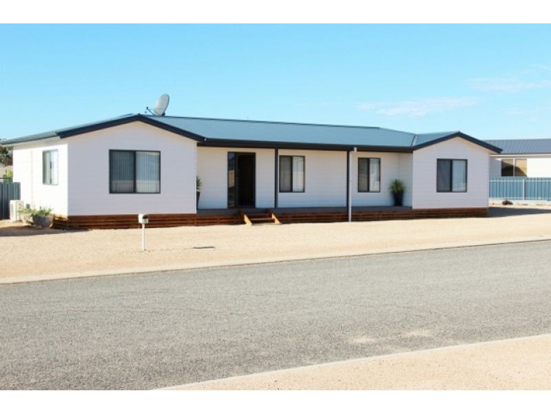 8 Johnson Street, Streaky Bay SA 5680