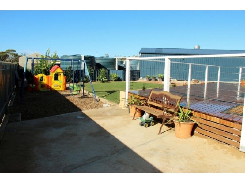 8 Johnson Street, Streaky Bay SA 5680