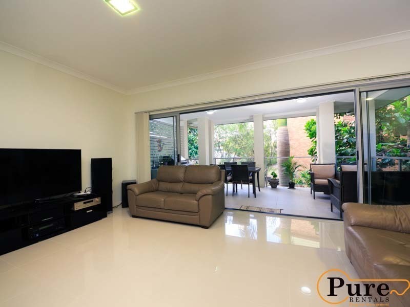 4/26 Embie Street, Holland Park West QLD 4121
