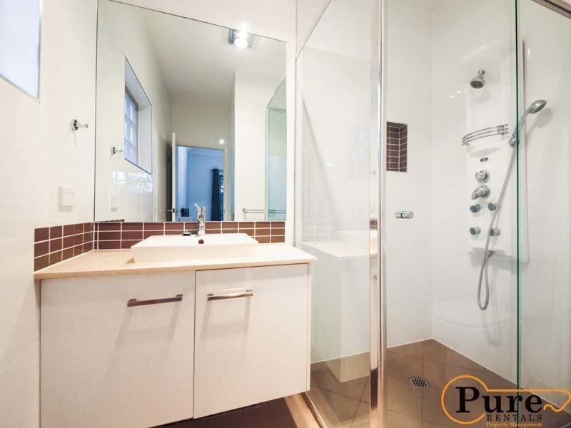 4/26 Embie Street, Holland Park West QLD 4121