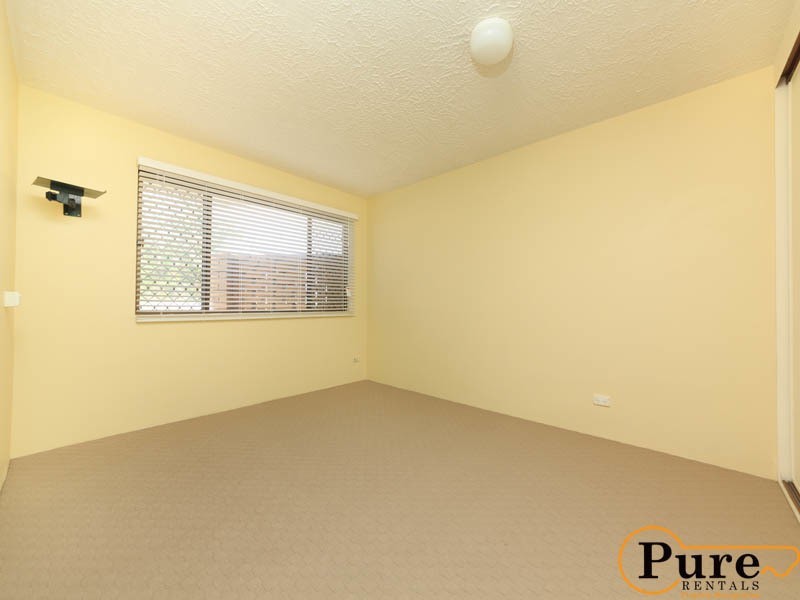 1/2 Osbourne Street, Scarborough QLD 4020