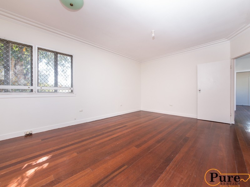 8 Schelbach Street, Booval QLD 4304
